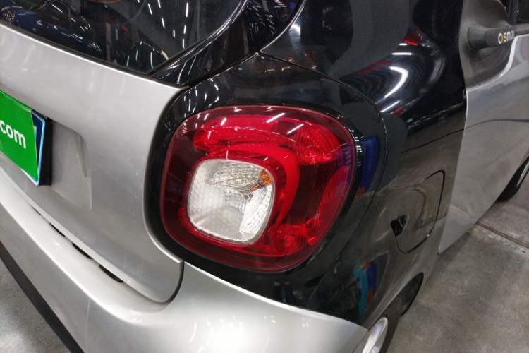 Used  fortwo 2015 1.0L 52 kW hardtop Dynamic version
