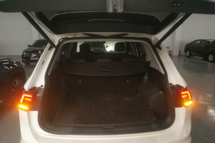 Used Volkswagen Tiguan L 2019 330TSI Automatic Two-Wheel Drive R-Line Flagship Model China VI Standard