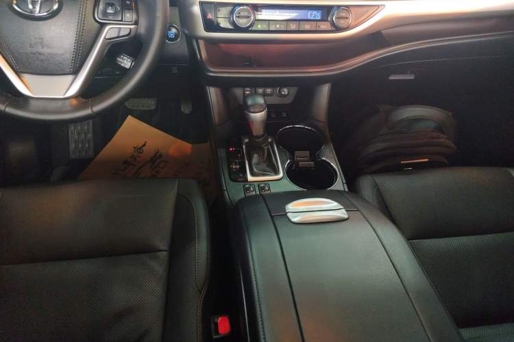 Used Toyota Highlander 2018 2.0T Four-Wheel Drive Luxury Version 7 Seats China VI Standard
