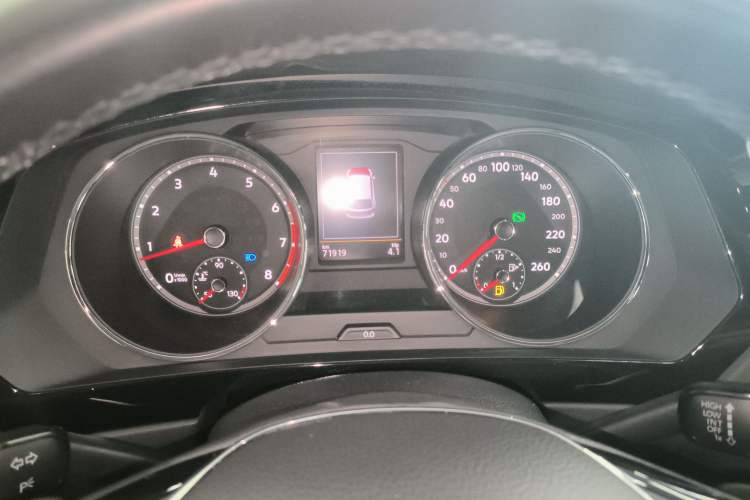 Used Volkswagen Tiguan L 2019 330TSI Automatic Two-Wheel Drive Smart Luxury Version China V Emission Standard
