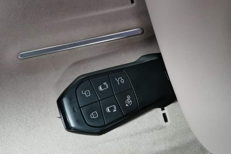 Used XPeng X9 2025 740 Ultra-Long Range Max