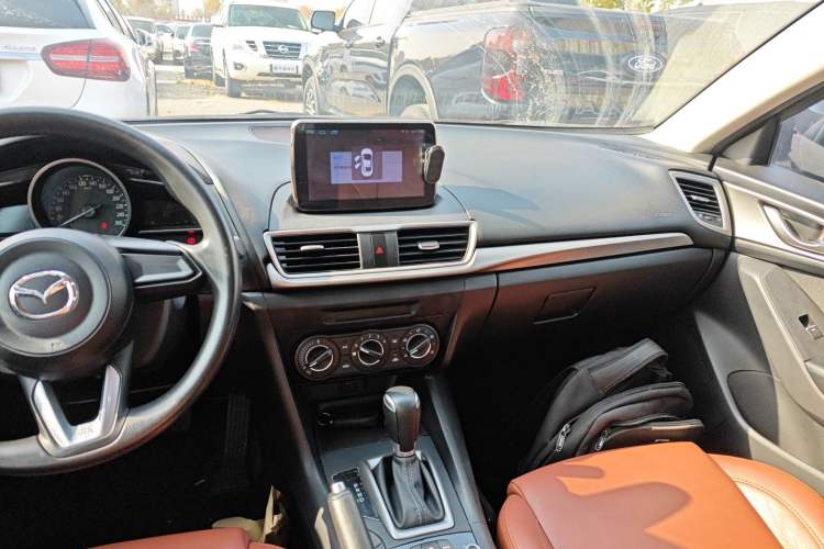 Used Mazda Mazda 3 Axela 2017 Hatchback 1.5L Automatic Comfort Model Emission Standard China V
