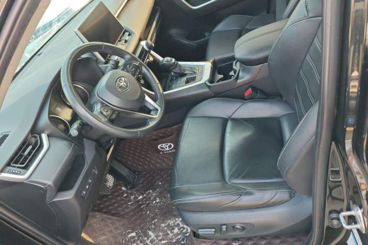 Used Toyota Wildlander 2022 2.0L CVT 4x4 Luxury PLUS Edition
