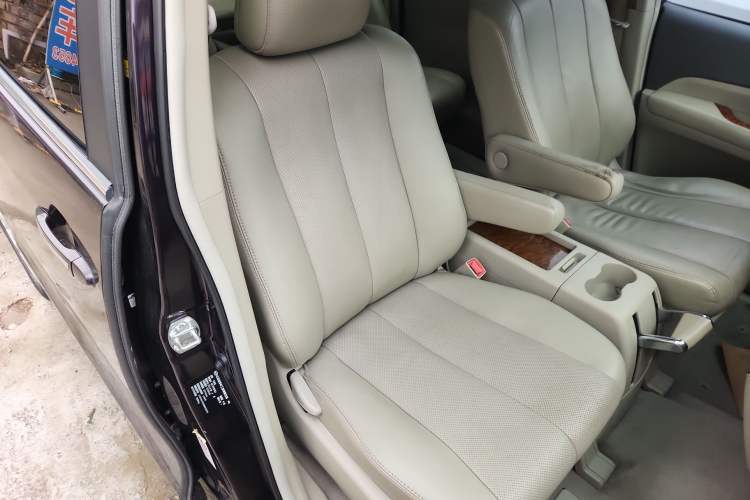 Used BYD M6 2013 2.4L Automatic Prestige Model
