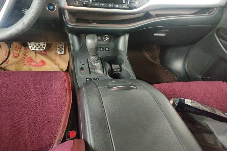 Used Toyota Highlander 2018 2.0T Four-Wheel Drive Luxury Version 7 Seats China VI Standard
