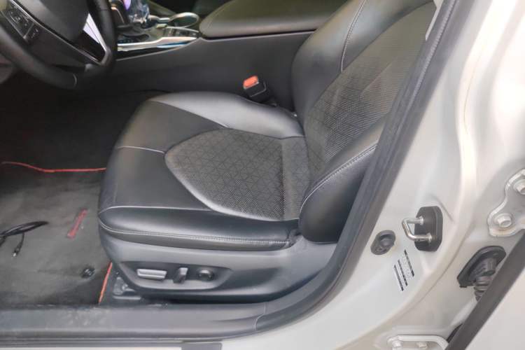 Used Toyota Camry 2019 2.5S FENGSHANG Version China VI Standard
