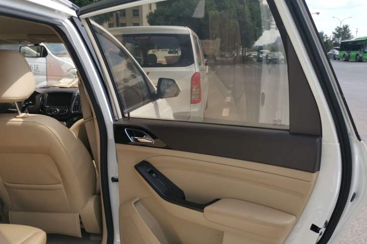 Used Baojun 730 2014 1.5L manual Comfort version 7 seats
