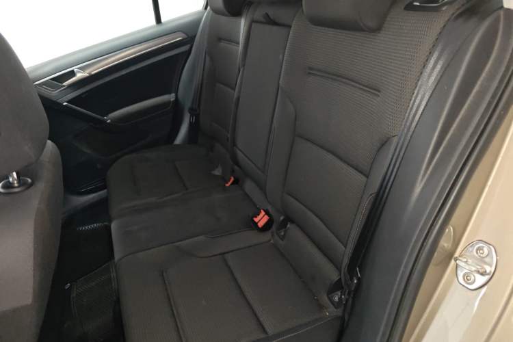 Used Volkswagen Golf 2017 1.6L Automatic Comfort Million-Vehicle Anniversary Edition
