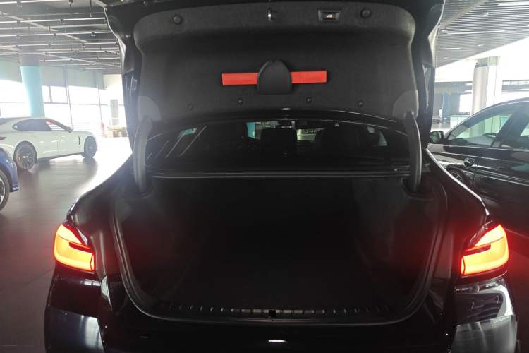 Used BMW 5 Series 2022 Restyled 525Li M Sport Package
