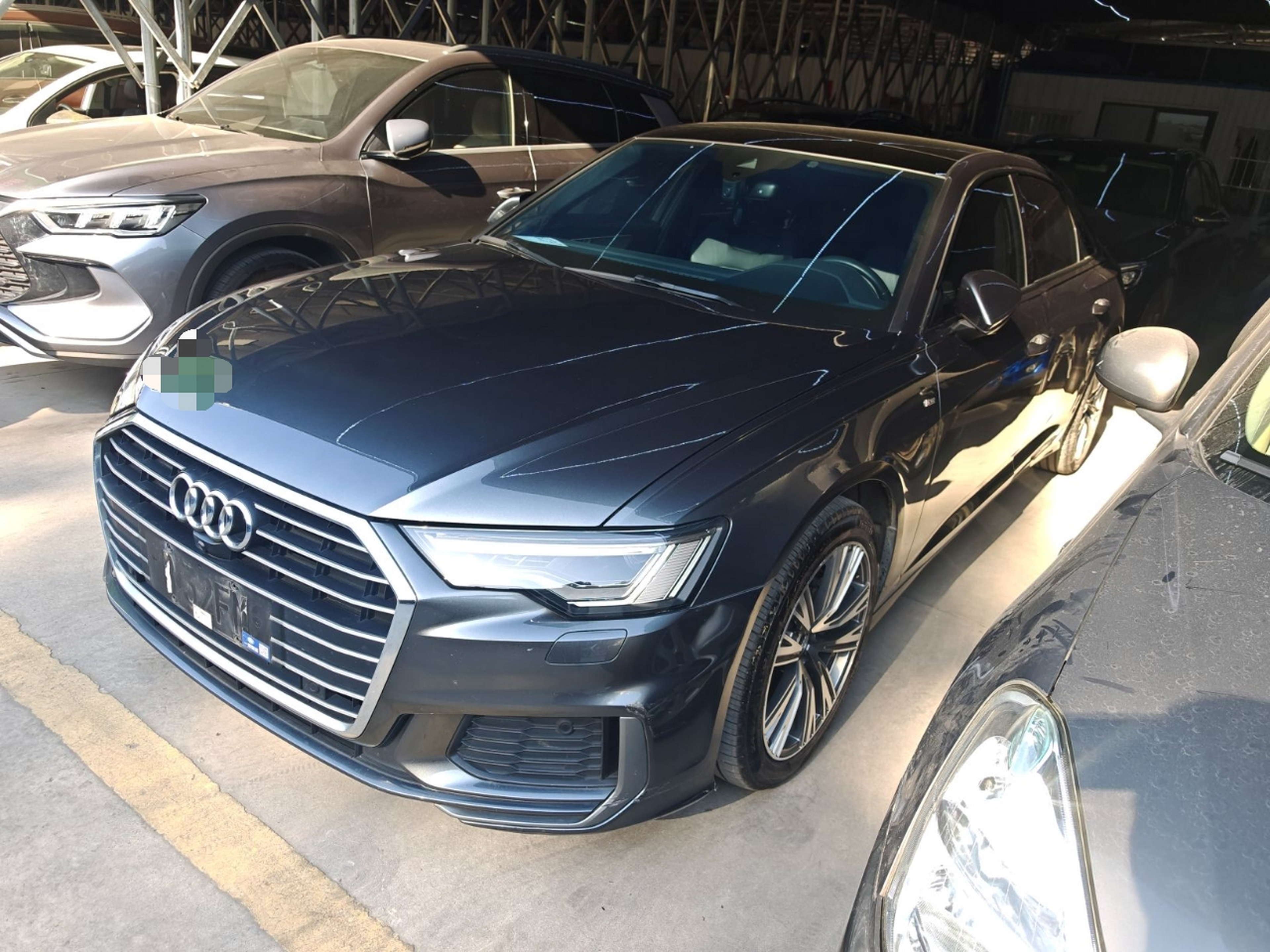 Под передней частью автомобиля