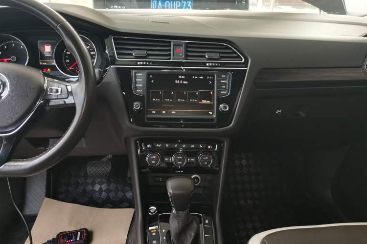 Used Volkswagen Tiguan L 2017 380TSI Automatic All-Wheel-Drive Luxury Edition