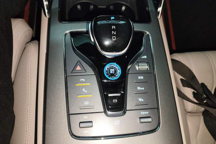 Used BYD Tang New Energy 2024 DM-i Glory Edition 112KM Flagship Model
