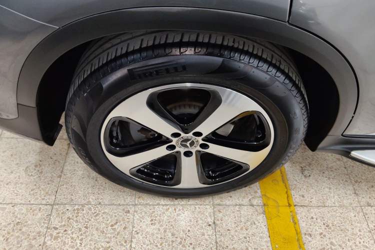 Used Mercedes-Benz GLC 2019 Facelift GLC 260 L 4MATIC Luxury Model
