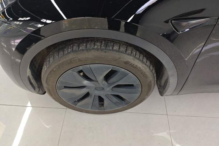 Used Tesla Model Y 2023 Long-Range All-Wheel-Drive Version
