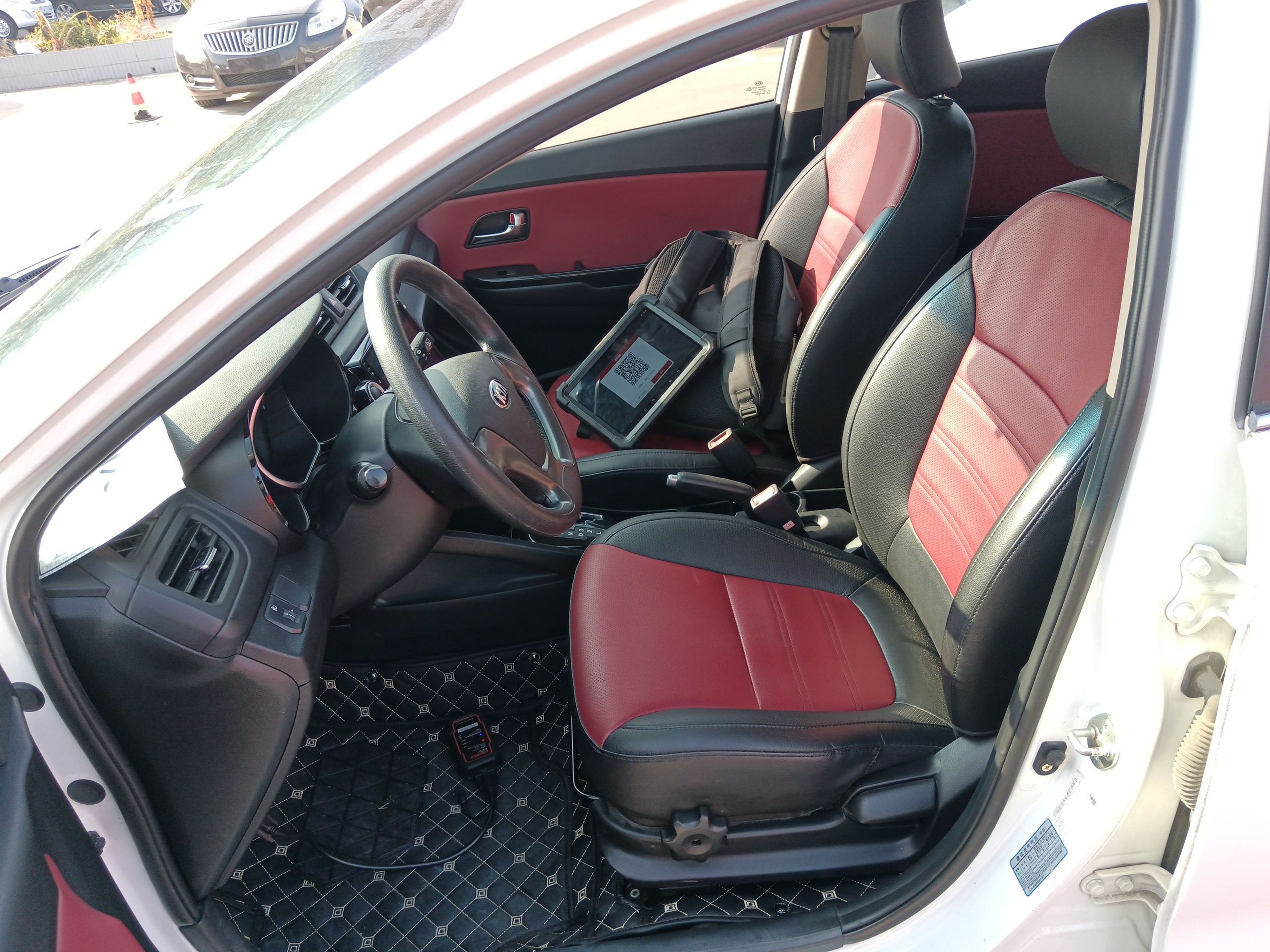 Переднее сиденье в автомобиле