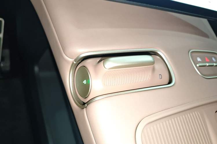 Used Nio ES8 2023 75 kWh Executive Edition
