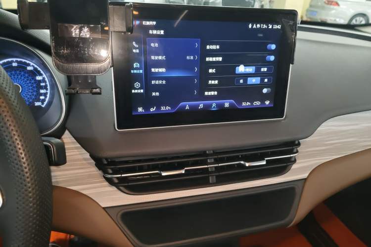 Used Hongqi E-QM5 2024 610 km PLUS
