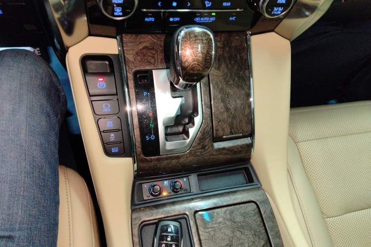 Used Toyota Alphard 2021 Dual-Motor 2.5L Premium Edition
