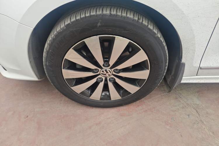 Used Volkswagen Sagitar 2017 230TSI Automatic Comfort Version
