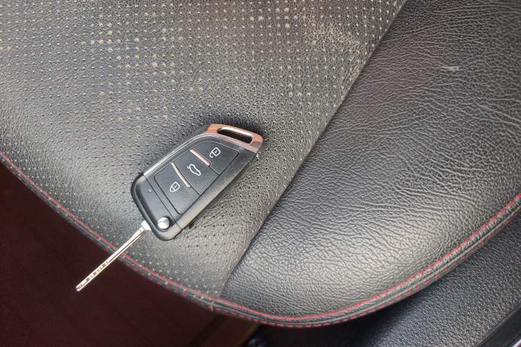 Used FORTHING Joyear X5 2013 1.6L Manual Luxury Model China IV Standard