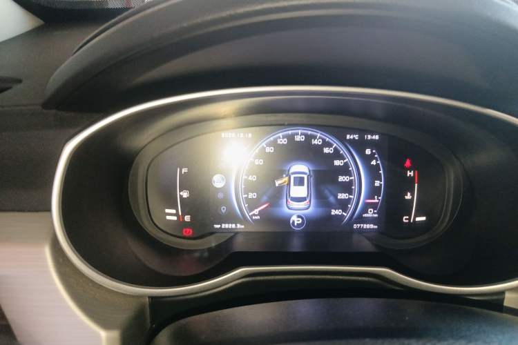 Used Geely Auto Emgrand X7 Sport 2018 1.8TD Automatic Two-Wheel Drive ZhiZun Model with 4G Connectivity
