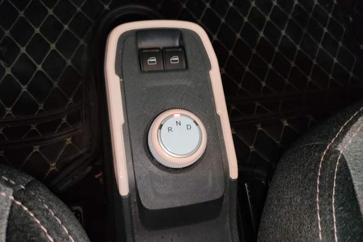 Used Chery QQ Ice Cream 2022 170km Sundae Phosphate Lithium-Ion
