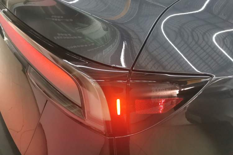 Used Tesla Model Y 2025 Rear-Wheel-Drive Version
