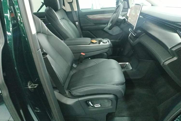 Used  LEVC L380 2024 100 kWh 6-Seater Two-Wheel Drive Air
