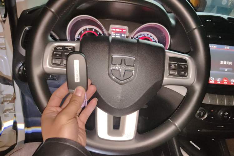 Used Dodge Journey 2013 2.4L Two-Wheel Drive Luxury Version