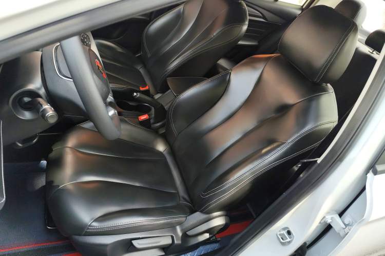 Used Roewe i5 2020 1.5L Manual 4G Connect Luxury Edition
