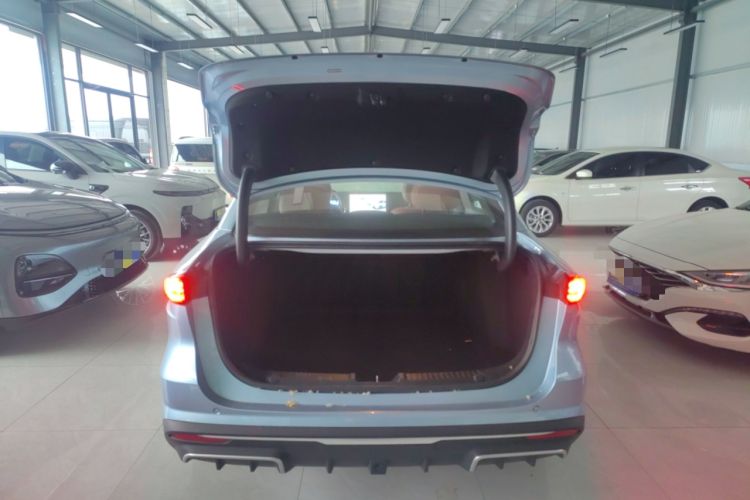 Used  L6 2025 EM-i 140km Starship Edition
