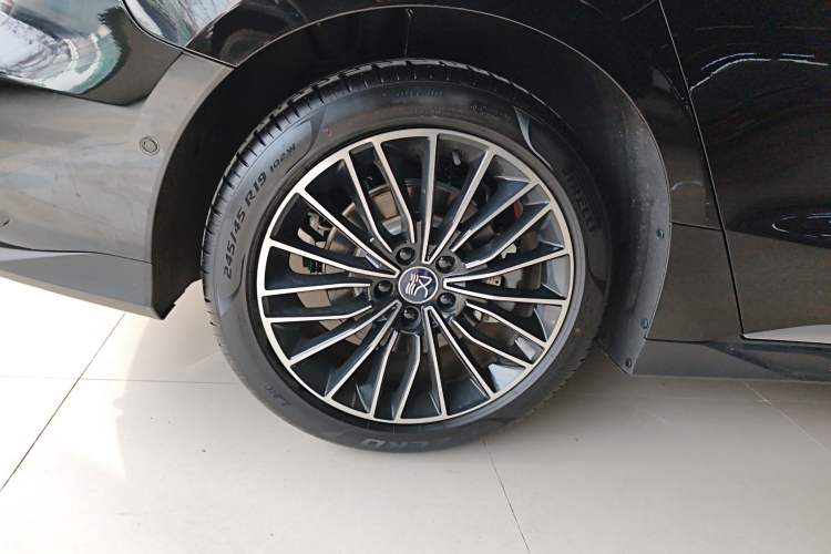 Used BYD Han 2025 DM-i Intelligent Driving Edition 125KM LiDAR Flagship Model
