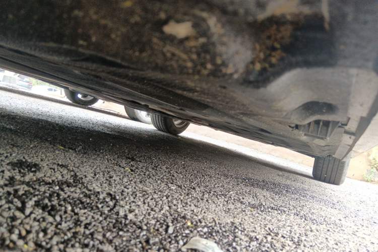 Used BMW 5 Series 2013 525Li Leading Model
