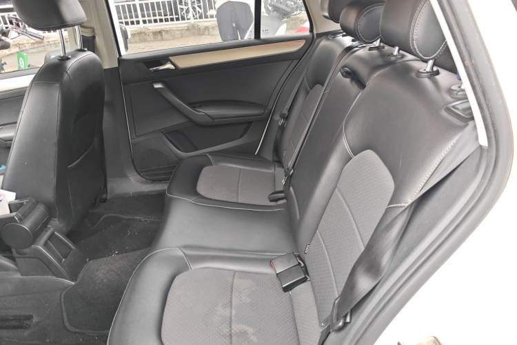 Used Volkswagen Santana 2015 Haval H6 1.6L Automatic Comfort Model
