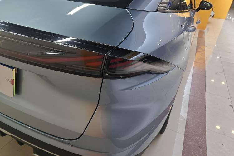 Used  L6 2025 EM-i 140km Starship Edition
