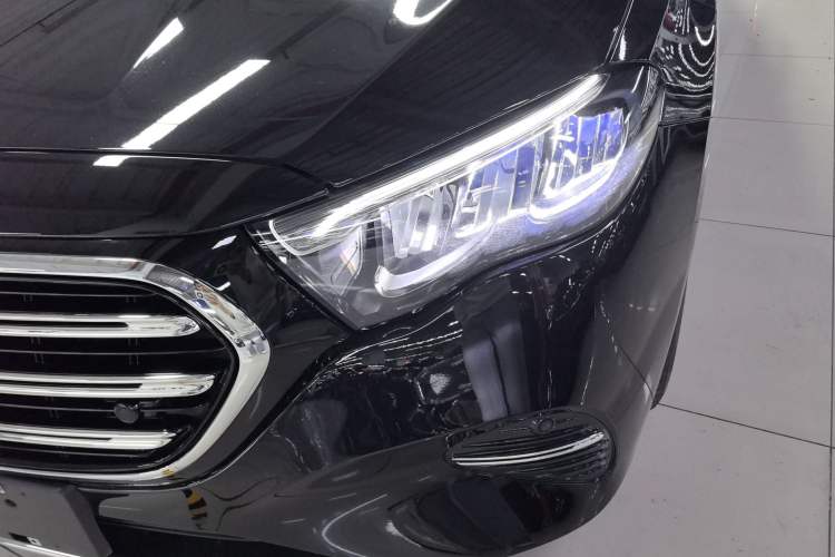 Used Mercedes-Benz E-Class 2025-Year Facelift E 260 L
