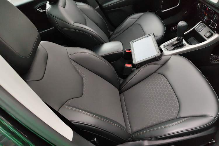 Used  Compass 2020 220T Automatic Leading Edition
