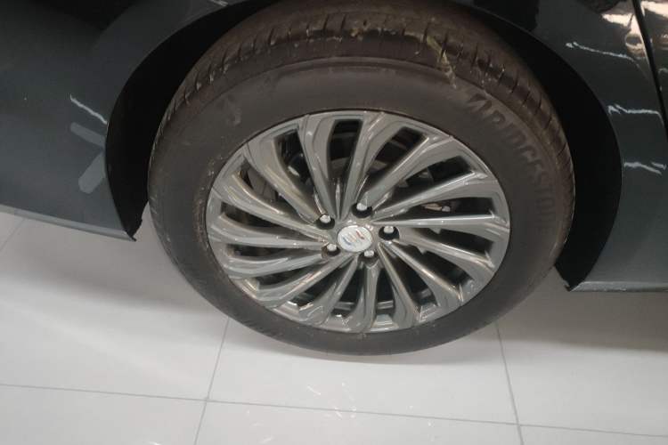 Used Buick LaCrosse 2025 28T Platinum Edition