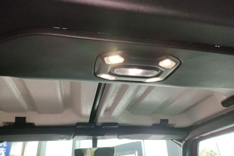 Used  Wrangler 2019 2.0T Sahara 4-Door Version China V Standard
