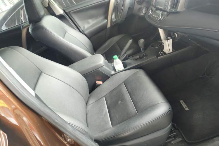 Used Toyota RAV4 2015 2.0L CVT Two-Wheel Drive Fashion Edition