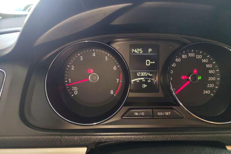 Used Volkswagen Gran Lavida 2015 230TSI DSG Comfort Edition
