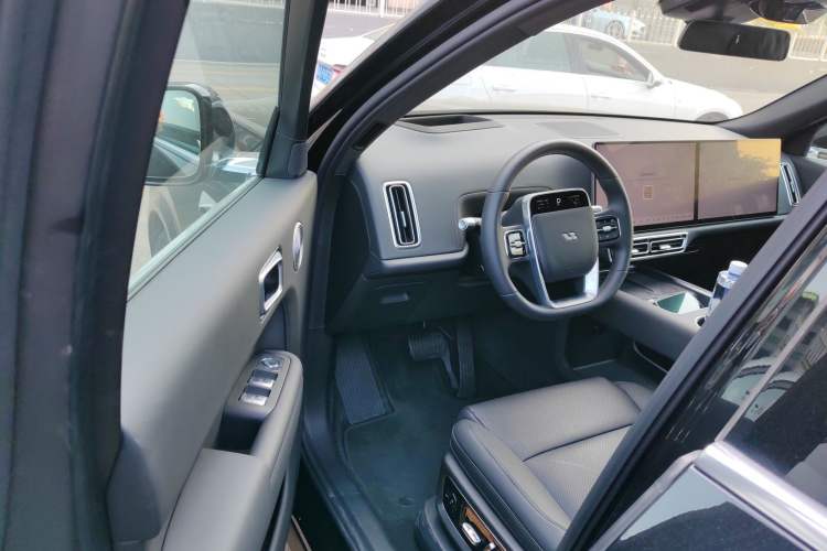 Used Li Auto L8 2025 Ultra Smart Refreshed Edition
