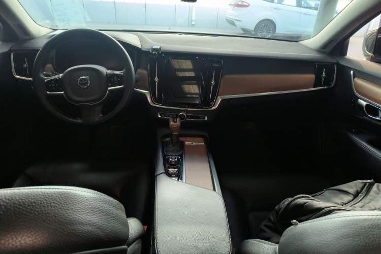 Used Volvo S90 2020 T5 Zhiyi Luxury Edition
