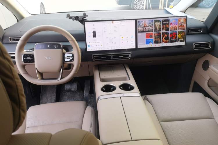 Used Li Auto MEGA 2025 Home Family Special Edition
