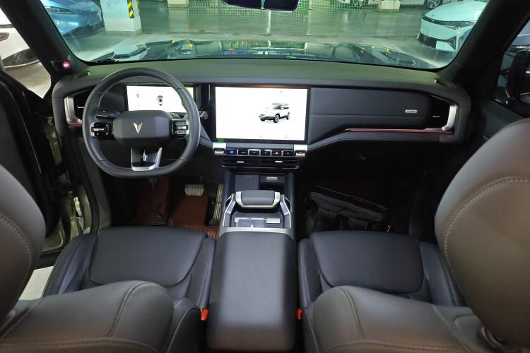 Used Deepal G318 2024 Four-Wheel-Drive Air Suspension Model
