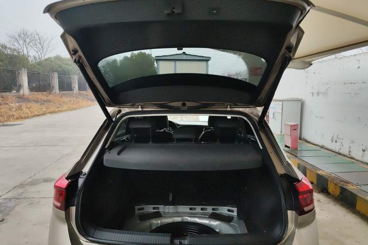 Used Volkswagen T-ROC 2021 280TSI DSG Two-Wheel Drive Comfort Connect Edition