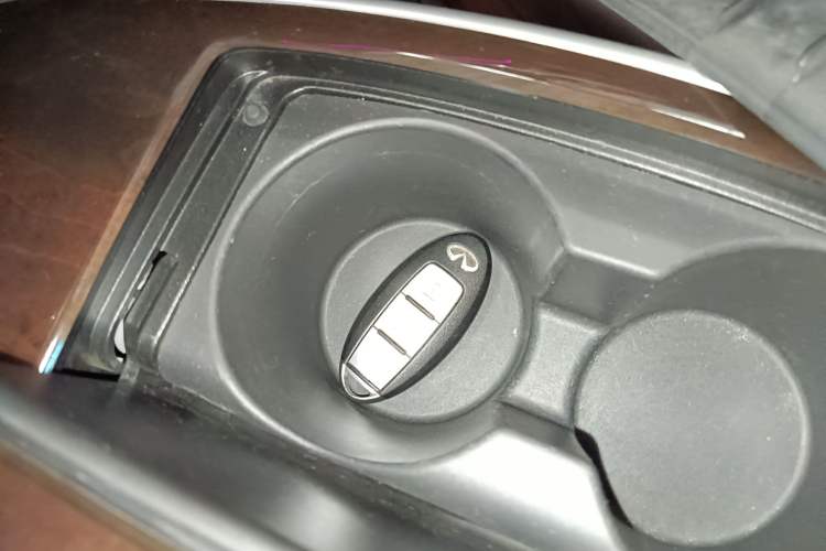 Used Infiniti QX60 2014 2.5 S/C Hybrid Two-Wheel Drive Excellence Edition
