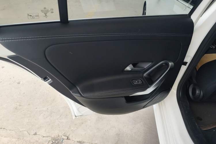 Used Mercedes-Benz A-Class 2022 Second Facelift A 200 L Sport Sedan Fashion Version
