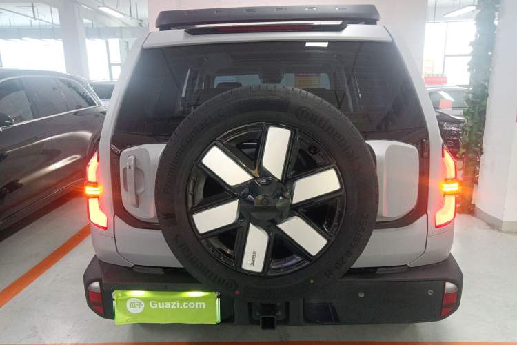 Used  G318 2024 Four-Wheel-Drive Air Suspension Model