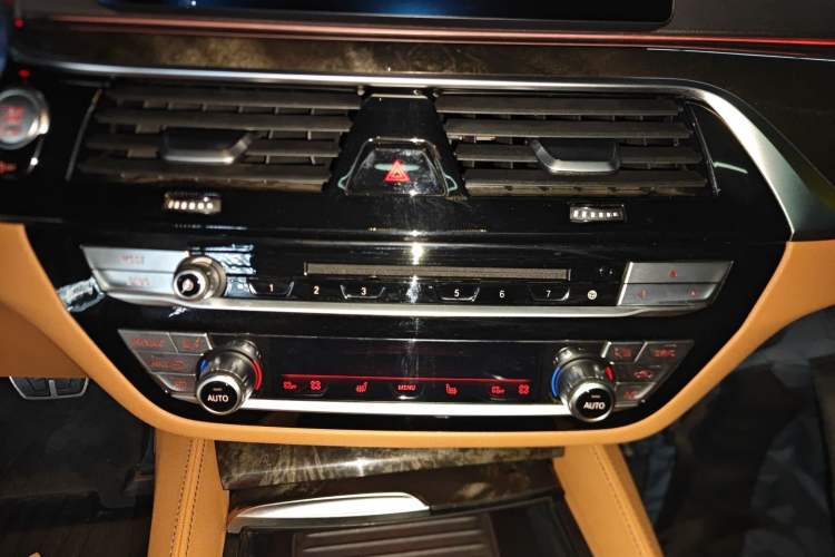 Used BMW 5 Series 2019 530Li Leading Model M Sport Package
